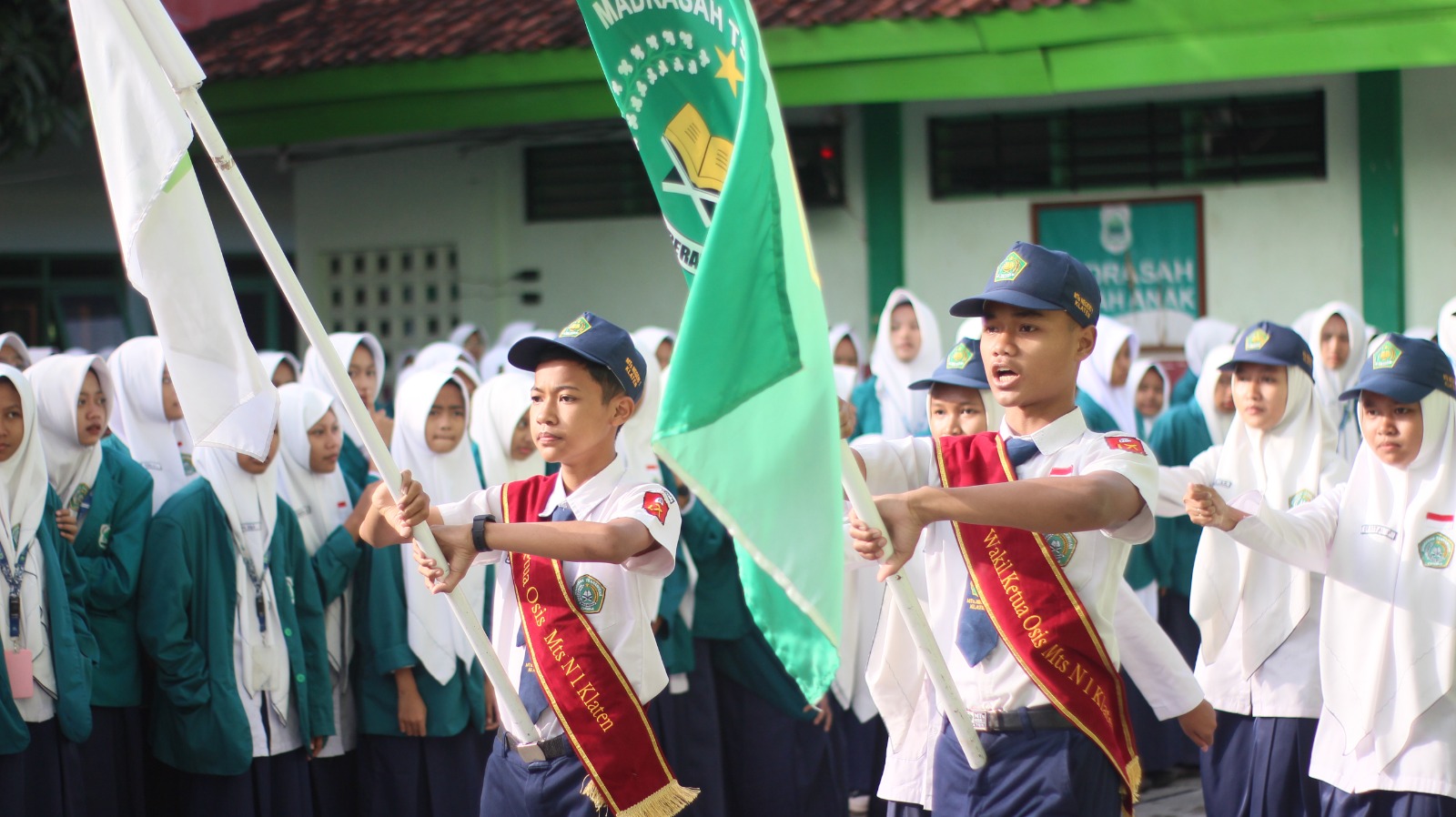 Serah Terima Jabatan OSIS MTsN 1 Klaten Periode 2026/2027